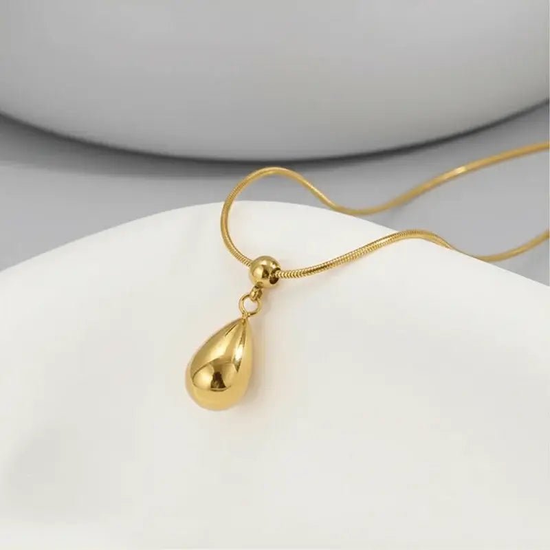 Alvora Bellora 18K gold waterproof, skin-friendly, tarnish-free modern drop necklace on a snake chain