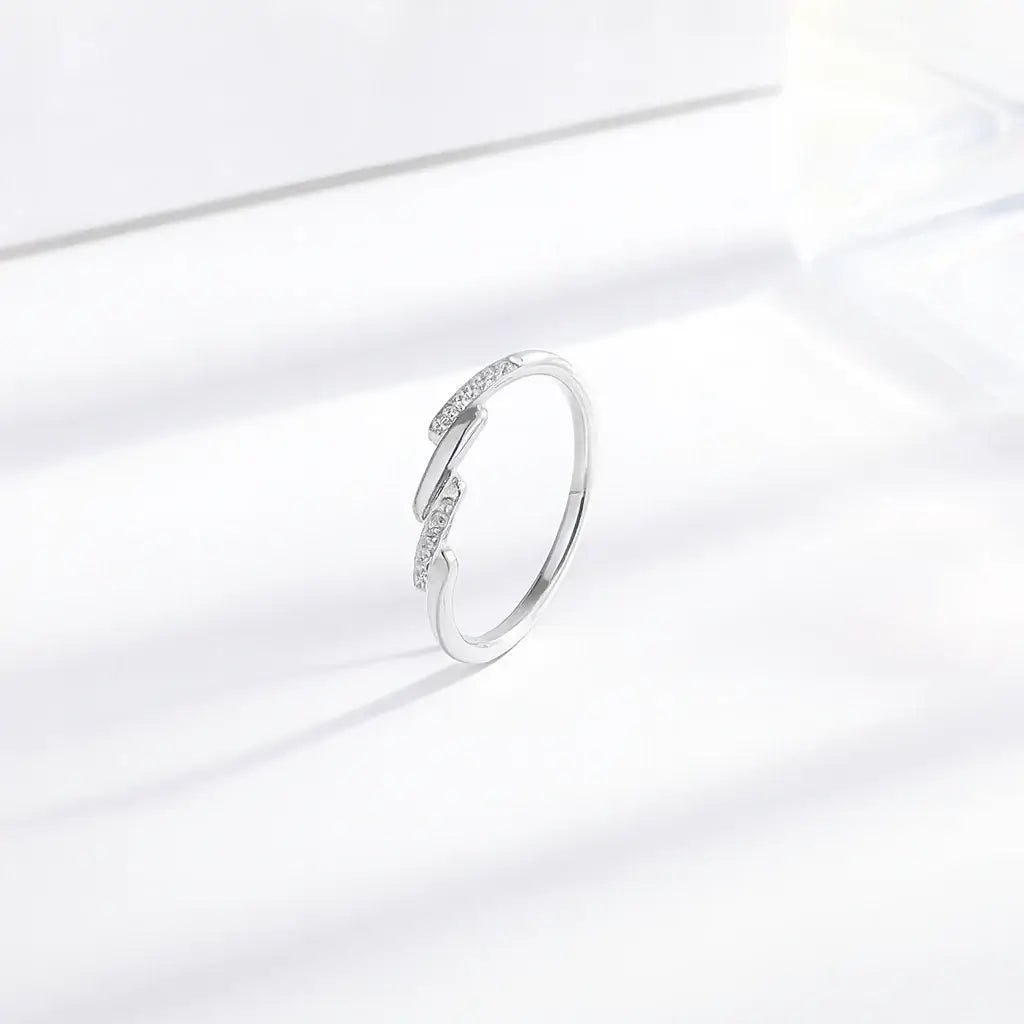 Alvora Calvéra Ring – Minimal Gold & Silver Waterproof Ring, Modern Jewelry