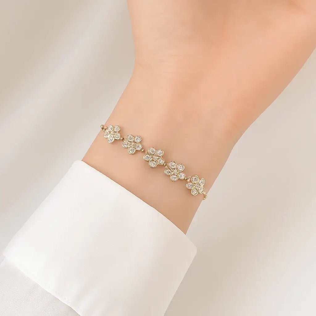 Alvora Floréva Floral Bracelet – Gold Bloom Elegance 