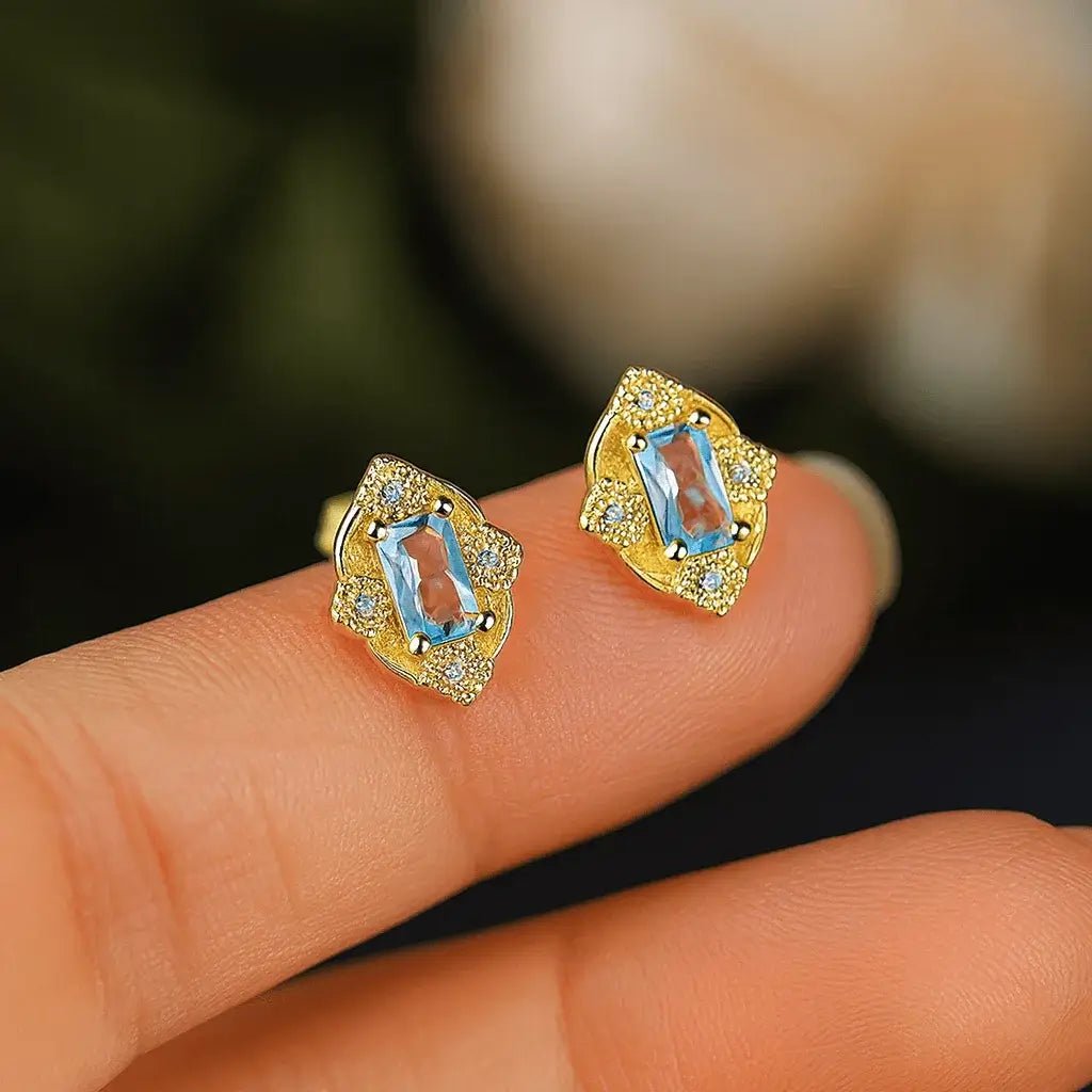 Alvora Aurenza Blue Gem Earrings – Vintage 18K Gold Elegance Jewelry