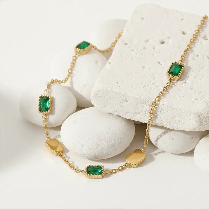 Alvora Avaris Gold Bracelet | 18K Gold Waterproof Minimal Jewelry 