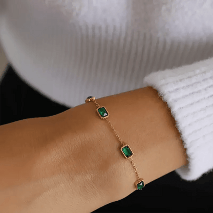 Alvora Avaris Gold Bracelet | 18K Gold Waterproof Minimal Jewelry 