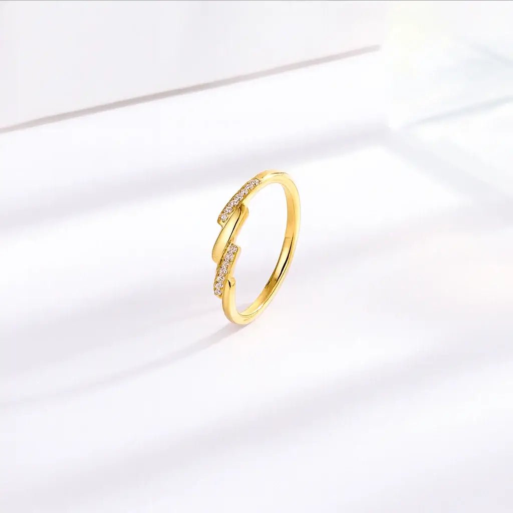 Alvora Calvéra Ring – Minimal Gold & Silver Waterproof Ring, Modern Jewelry
