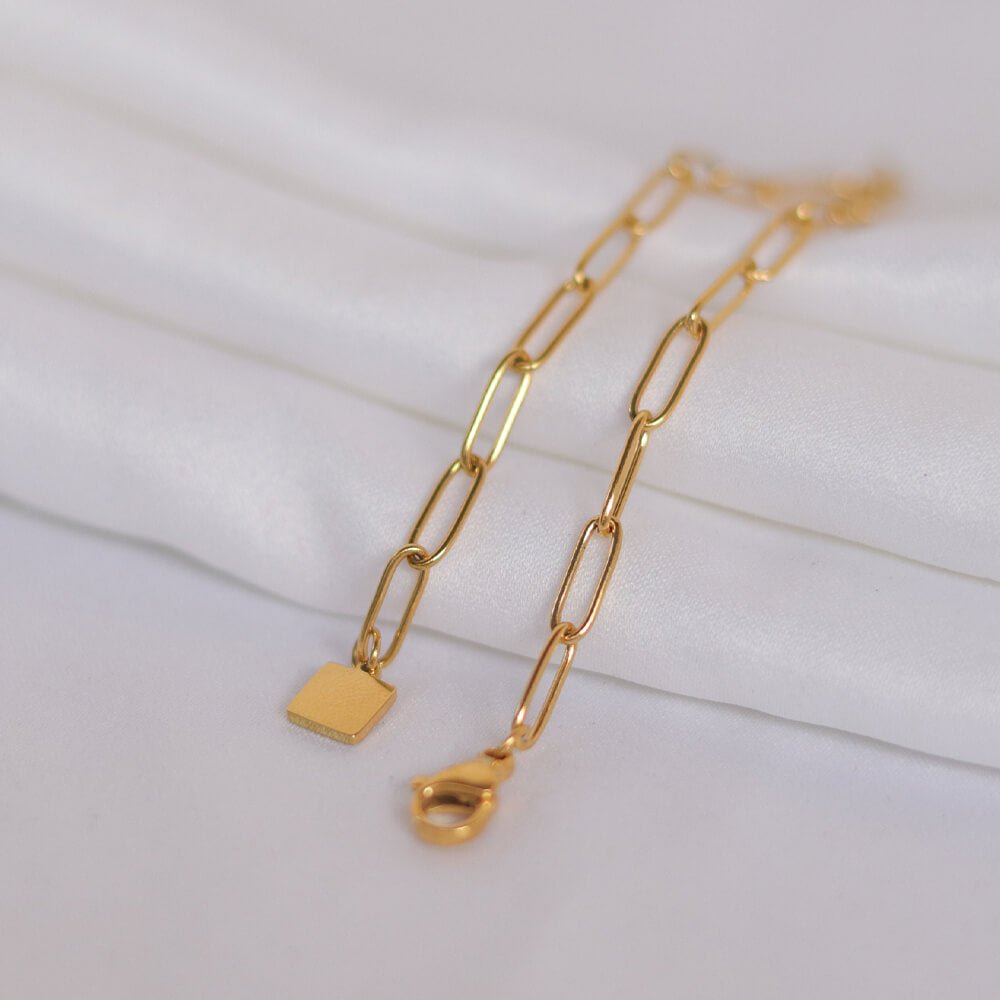Linéa - Alvora #skinfriendlyjewelry #waterproofjewelry 18k gold paperclip bracelet