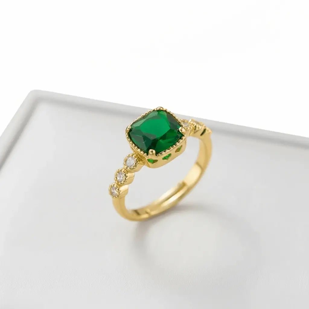 Vintage gold emerald ring – Oliviyo Ring by Alvora, featuring a deep green gemstone and 18K gold-plated finish.