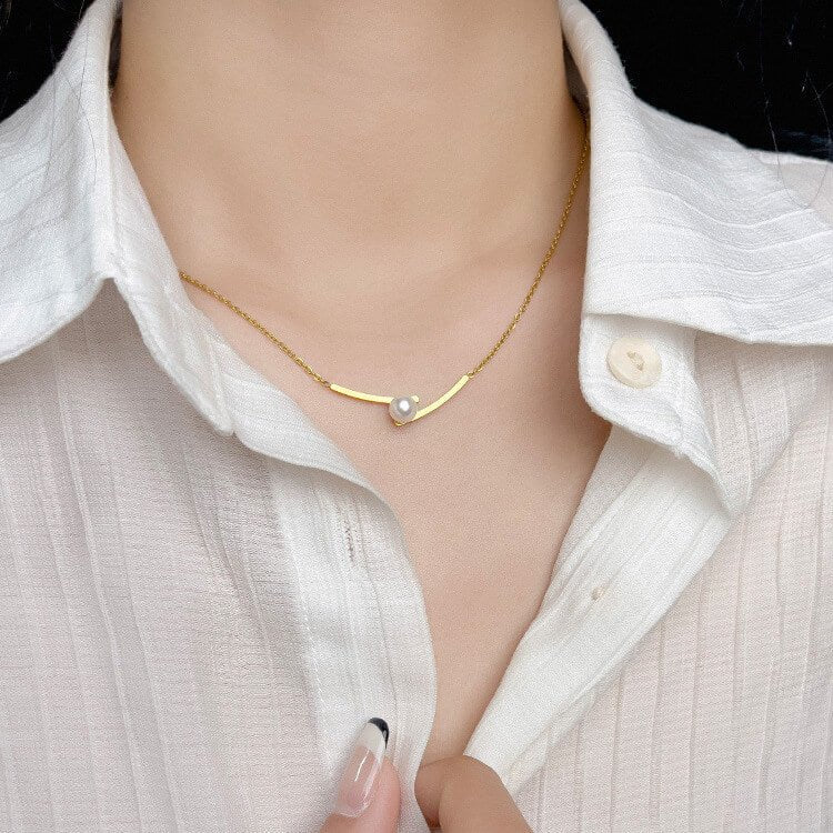 Thalina - Alvora #MinimalPearl #ModernElegance #PearlPendant
